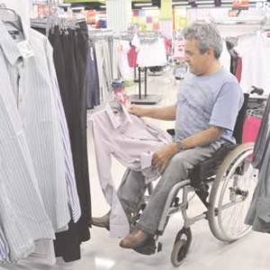 cadeirante- provador de roupa – casadaptada