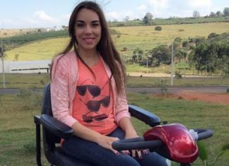 CONHEÇA A HISTÓRIA DA BLOGUEIRA DE BELEZA, CADEIRANTE, ROBERTA OLIVEIRA