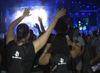 MOCHILA VIBRATÓRIA FAZ SURDOS SENTIREM ONDAS SONORAS DE SHOW PELA 1ª VEZ