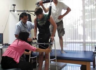PARAPLEGICO CAMINHA QUATRO METROS COM AJUDA DE “LEITOR” DA MENTE