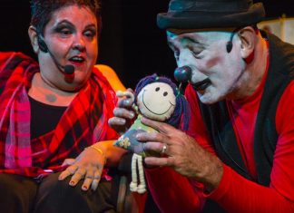 ESPETÁCULO TEATRAL MENINA DE ARTE