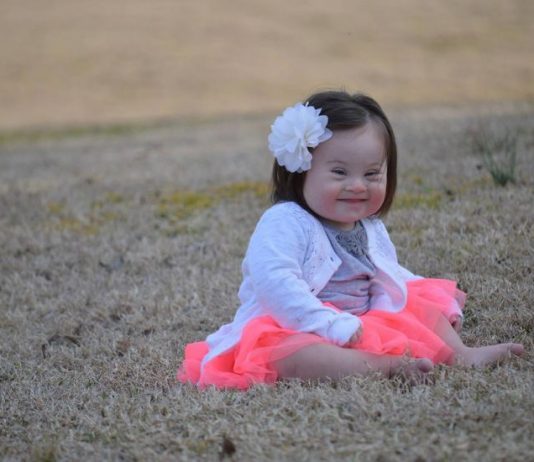 MÃE DE MENINA COM SÍNDROME DE DOWN ESCREVE CARTA PARA MÉDICO QUE A INCENTIVOU A ABORTAR