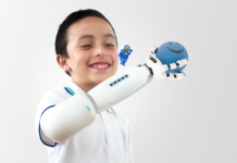 UMA PRÓTESE DE LEGO QUE SE TRANSFORMA NO QUE A CRIANÇA DESEJAR!