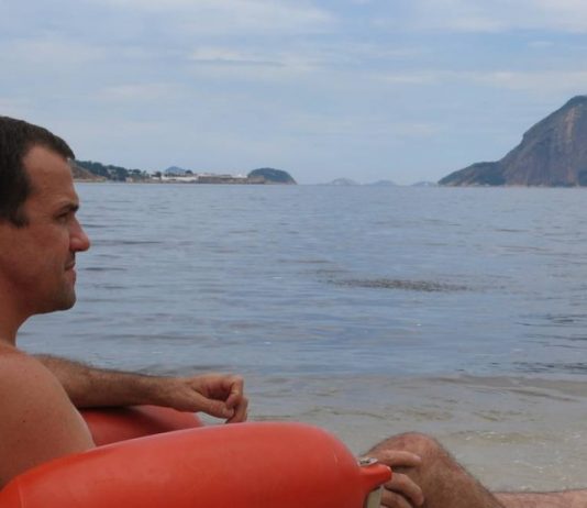 PROJETO QUE GARANTE ACESSO AO MAR PARA CADEIRANTES COMPLETA UM ANO EM ICARAÍ E VAI PARA PIRATININGA