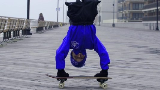 COMO TÉCNICO SE TORNOU “2º PAI” E INSPIROU MENINO SEM PERNAS A PRATICAR VÁRIOS ESPORTES