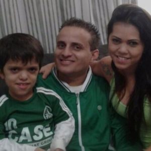 karina-lemos-ao-lado-do-marido-eric-e-do-filho-renan-1508895993050_v2_450x450