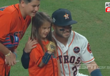 MENINA COM DEFICIÊNCIA NA MÃO FAZ LANÇAMENTO NA WORLD SERIES E DÁ SEQUÊNCIA A SONHO