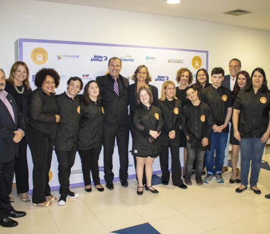 INICIATIVA CAPACITA JOVENS COM DEFICIÊNCIA E BAIXA RENDA PARA ATUAR NO MERCADO DE BANHISTAS DE PET