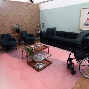 Mostra Lar Center de Arquitetura e Design Universal – Ambiente Sala de estar com TV – Profissional Roberta Banqueri