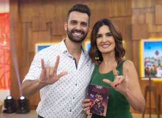 ENTENDA O SIGNIFICADO DO SINAL QUE FÁTIMA BERNARDES FEZ COM AS MÃOS JUNTO COM O CANTOR FLAVIO OTONI – DIA NACIONAL DA LÍNGUA BRASILEIRA DE SINAIS (LIBRAS)