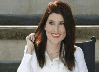 “NÃO ENXERGUE A CADEIRA DE RODAS COMO UMA VILÔ ENTREVISTA COM A CAROL CONSTANTINO