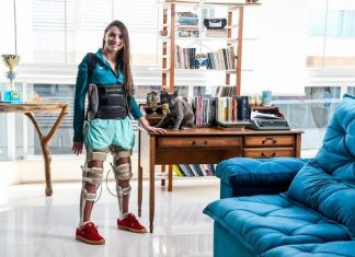 LAÍS SOUZA POSTA VÍDEO EM QUE APARECE LEVANTANDO AS PERNAS SOZINHA