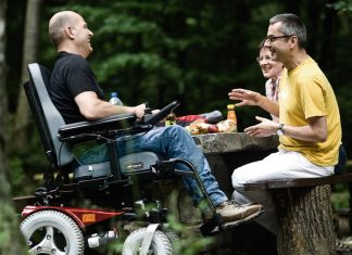 TECNOLOGIA ASSISTIVA: UM INSTRUMENTO EM BENEFÍCIO DA INCLUSÃO SOCIAL DE PESSOAS COM DEFICIÊNCIA