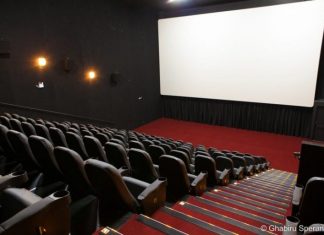 ACESSIBILIDADE NAS SALAS DE CINEMA: AGORA É PRA VALER?