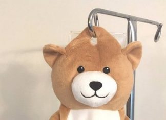 MENINA COM DOENÇA RARA CRIA BRINQUEDO QUE TORNA TERAPIAS INTRAVENOSAS MENOS TRAUMÁTICAS PARA CRIANÇAS