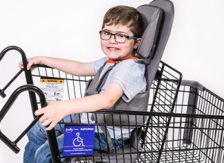 APÓS RECLAMAÇÃO DE MÃE, SUPERMERCADO OFERECE CARRINHOS ADAPTADOS PARA CRIANÇAS COM DEFICIÊNCIA