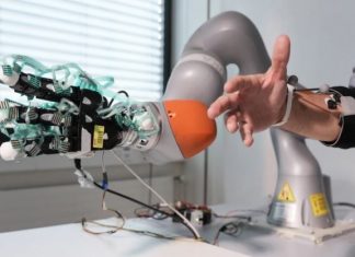 CIENTISTAS DESENVOLVEM PRÓTESE QUE FUNCIONA MELHOR QUE UMA MÃO HUMANA
