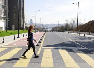 ENGENHEIRO CEGO CRIA BENGALA QUE USA O GOOGLE MAPS PARA AJUDAR PESSOAS CEGAS