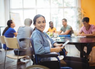 AS PRINCIPAIS DIFERENÇAS ENTRE CONTRATAR E INCLUIR PESSOAS COM DEFICIÊNCIA