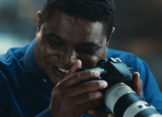 UM NATAL PARA ACREDITAR: CANON PRESENTEIA FOTÓGRAFO COM DEFICIÊNCIA VISUAL COM CÂMERA QUE FALA