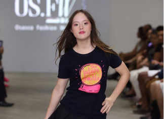 PRIMEIRA MODELO COM SÍNDROME DE DOWN A DESFILAR NAS PASSARELAS DO BRASIL FASHION WEEK